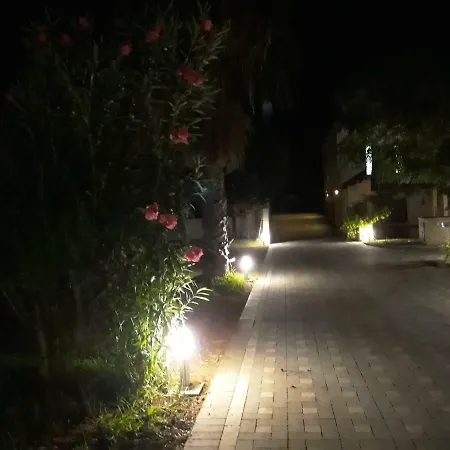 בית נופש Casetta Con Veranda E Giardino A 150 Metri Dal Mare