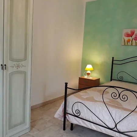 בית נופש Casetta Con Veranda E Giardino A 150 Metri Dal Mare *