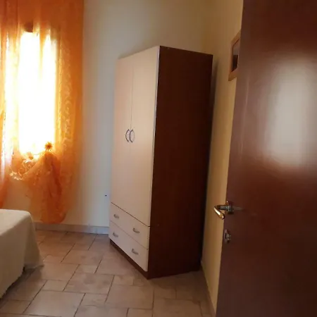 Casetta Con Veranda E Giardino A 150 Metri Dal Mare בית נופש