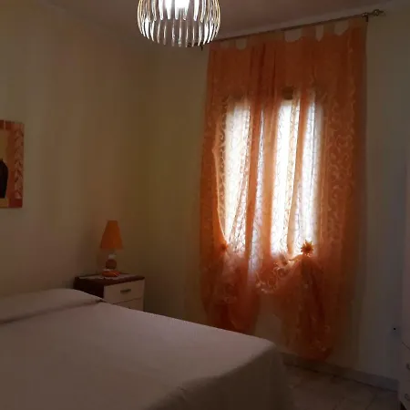 Casetta Con Veranda E Giardino A 150 Metri Dal Mare בית נופש