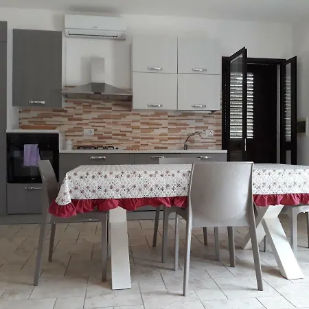 Casetta Con Veranda E Giardino A 150 Metri Dal Mare *