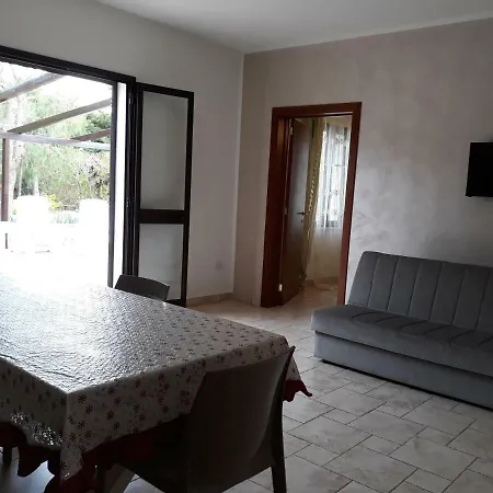 Casetta Con Veranda E Giardino A 150 Metri Dal Mare *