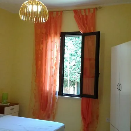 Casetta Con Veranda E Giardino A 150 Metri Dal Mare Holiday home