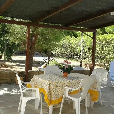 Casetta Con Veranda E Giardino A 150 Metri Dal Mare