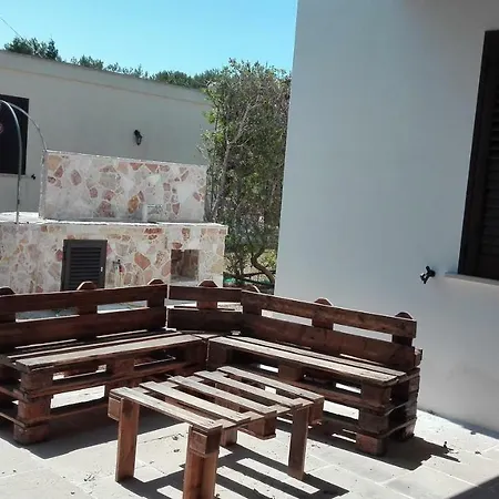 Casetta Con Veranda E Giardino A 150 Metri Dal Mare
