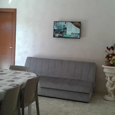 Casetta Con Veranda E Giardino A 150 Metri Dal Mare