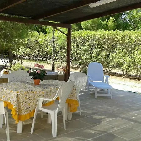Casetta Con Veranda E Giardino A 150 Metri Dal Mare Holiday home *